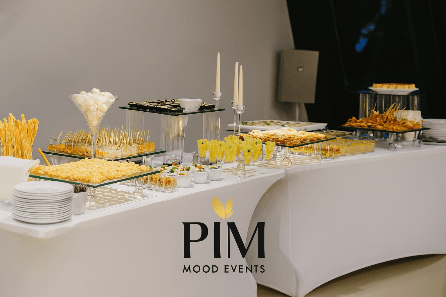 Bar de cafea elegant pe masă bufet, accesorii catering pentru evenimente corporate, PIM MOOD Events